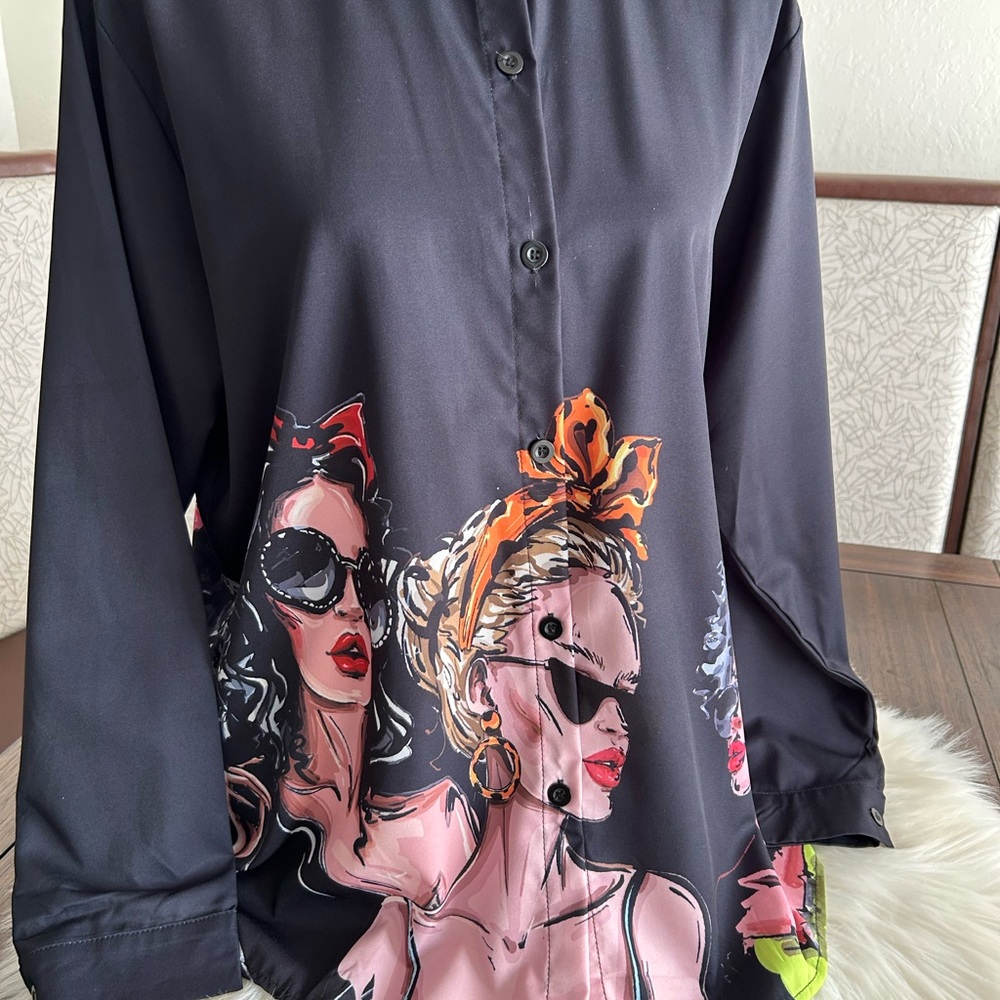 Stylish  Chic fashion Black Graphic Women Button Down Blouse NWOT